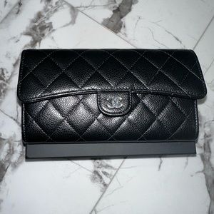 Chanel caviar wallet